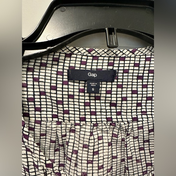 Gap Tank Blouse with Ruffled Front - Picture 2 of 4